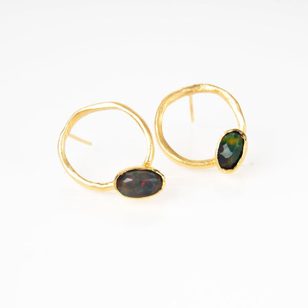 Boucle d'oreille circulaire en opale noire