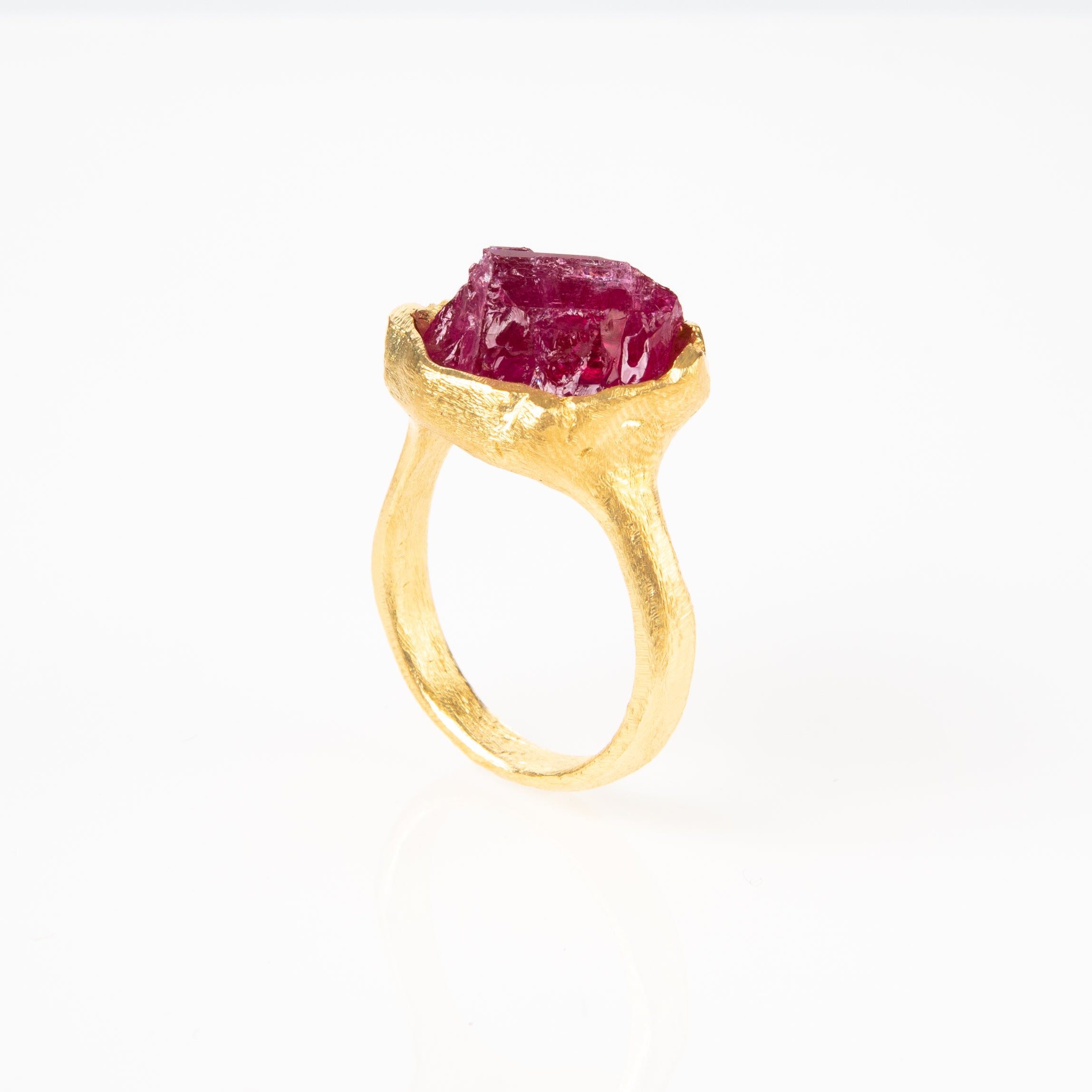 Rough Spinel Ring exclusive at Astartelux Jewelry Sustainable Jewelry